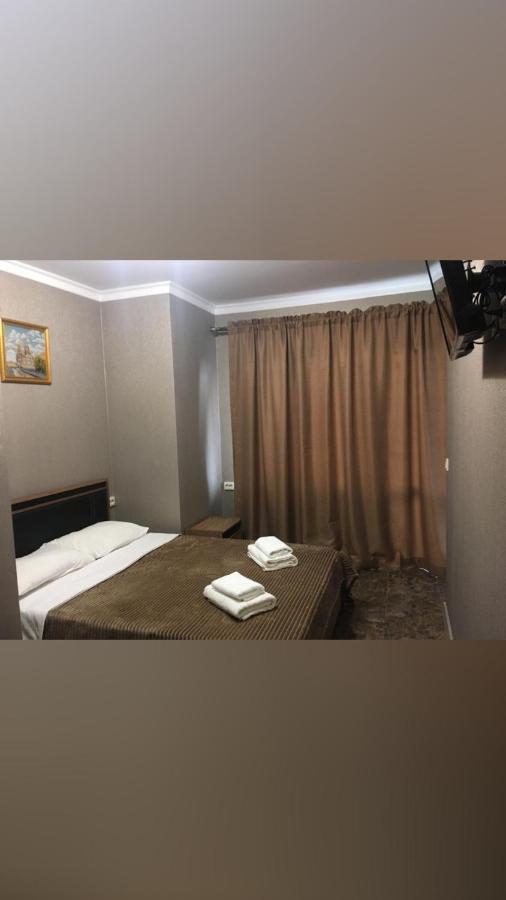 Gloriya Hotel Lidzava Bagian luar foto